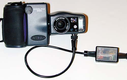 Paramount synch cord connected to the Coolpix 990