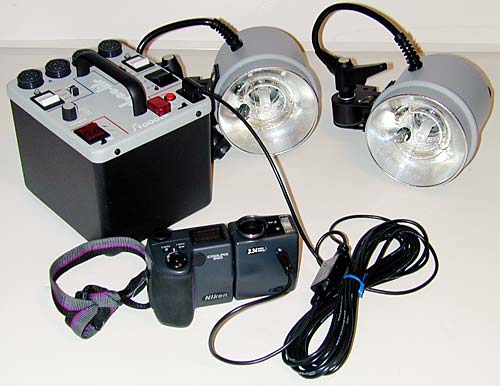 Paramount synch cord with my Dynalite strobe system and the Coolpix 990