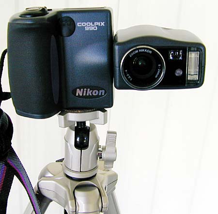 CoolPix 990 mounted on the Velbon Maxi 343E Tripod