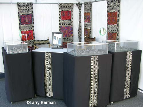 jewelry booth jury slide